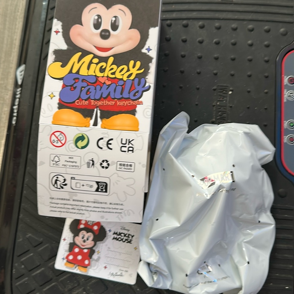 Disney Mickey Family Keychain Authenic Minnie Mouse - Picture 2 of 5